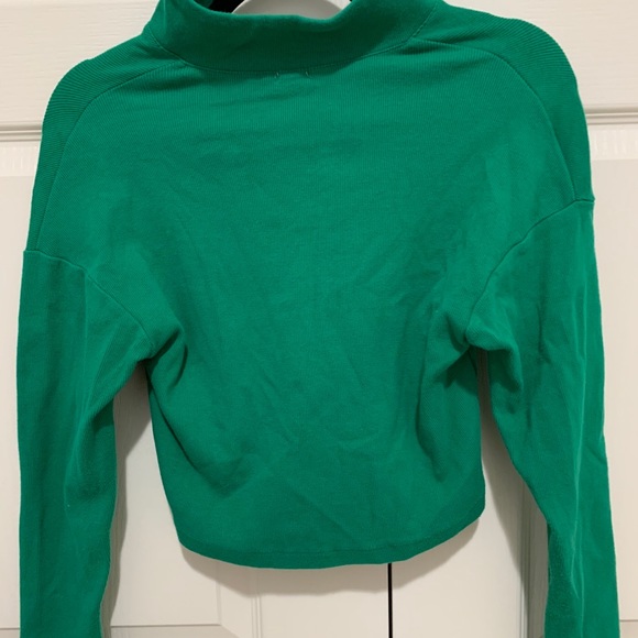 2 for 20 💖 Women’s Green Quarter Zip Crop Top - Picture 2 of 3